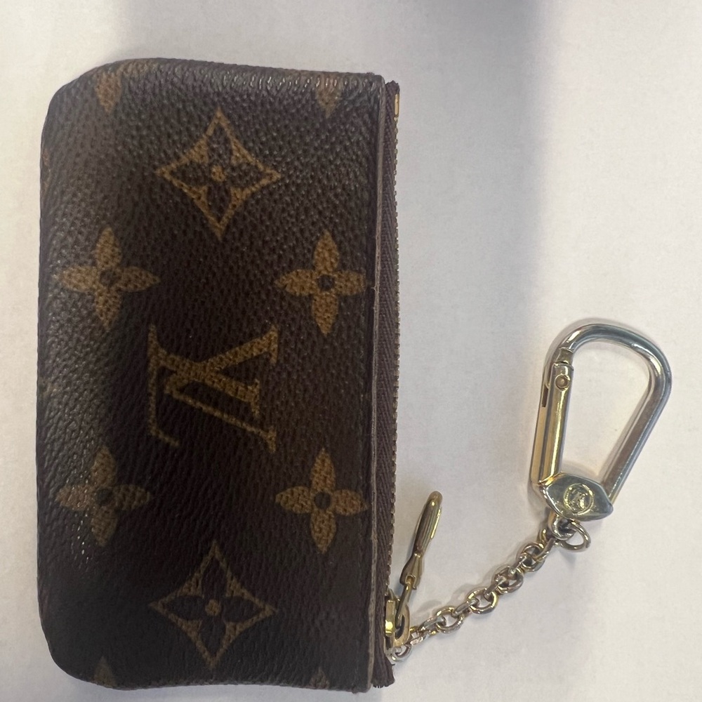 Louis Vuitton Key Pouch - Picture 8 of 10